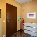 Guesthost - Balcony With Parking *