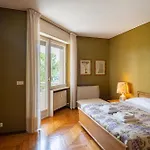 Guesthost - Balcony With Parking Lejlighed