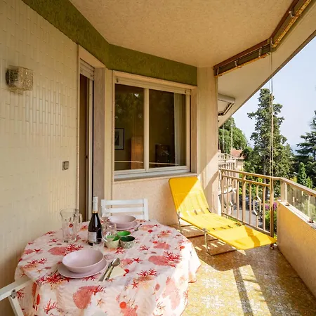 Daire Guesthost - Balcony With Parking *