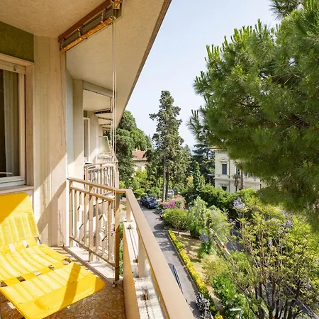 Guesthost - Balcony With Parking Daire Sanremo
