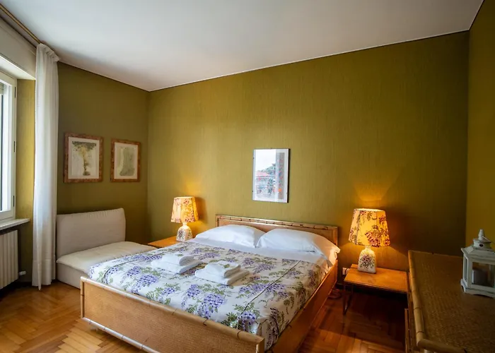 Guesthost - Balcony With Parking *