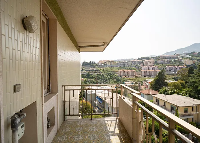 Guesthost - Balcony With Parking