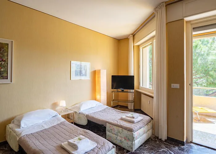 Guesthost - Balcony With Parking Apartmán