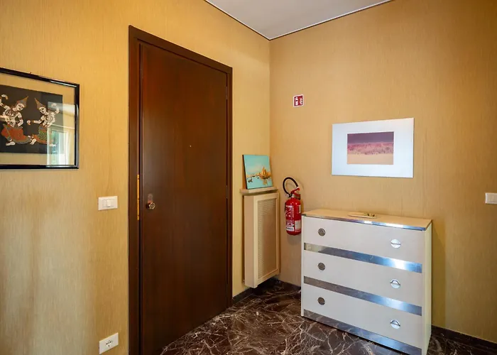 Guesthost - Balcony With Parking *