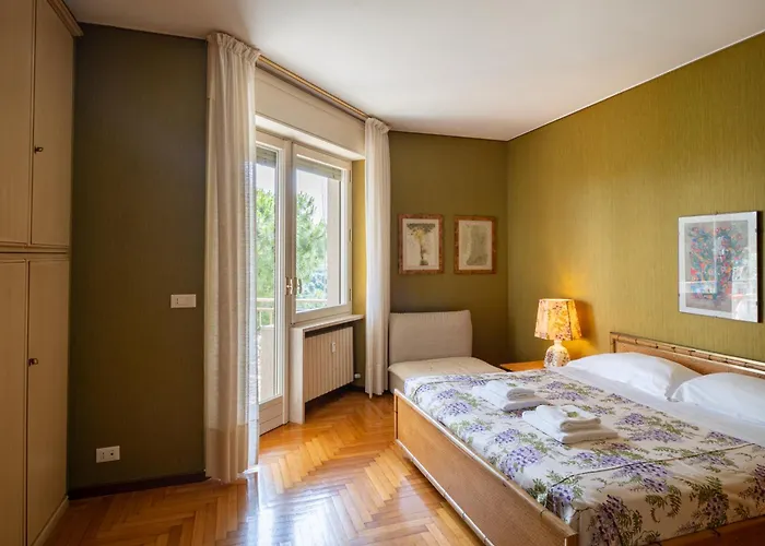 Guesthost - Balcony With Parking Apartmán